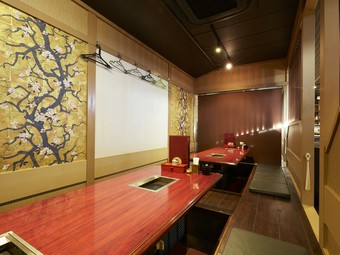家族の記念日やお祝いの会食に、座敷席で焼肉を堪能