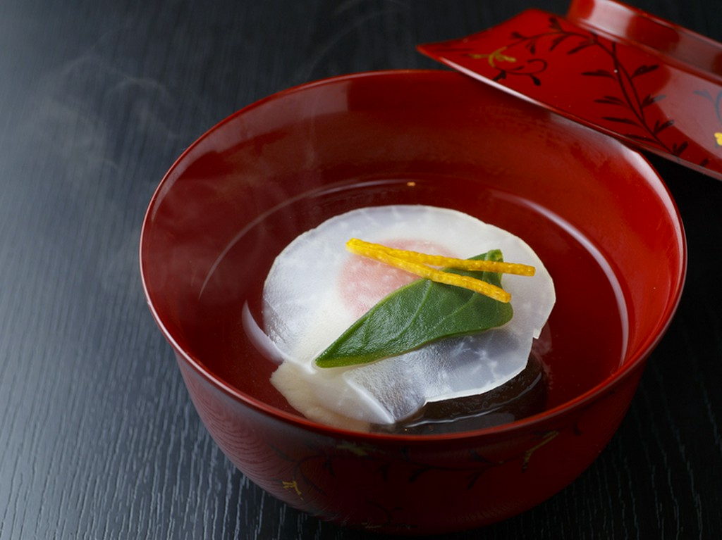 奥深く上品な出汁の味わいが体に染みわたる『季節のお椀』