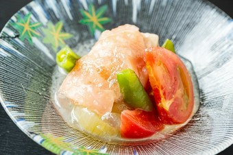 若狭・淡路直送の新鮮な天然魚介を中心に、料理長こだわりの季節素材を厳選しご提供する自慢のコースです