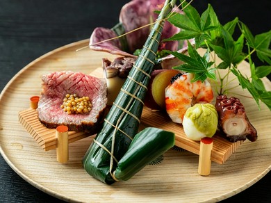 淡路直送の新鮮魚介を使用しております。