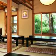 個室利用の場合は飲食代金の10％サービス料加算となります