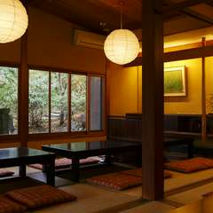 円山公園内の閑静な一画に佇み、各種のご会食にぴったり