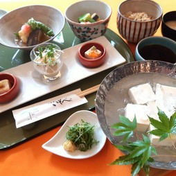取り肴一式がつき、旬の京料理も味わえる『ゆどうふ膳』　