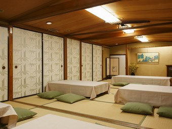 趣の異なるお部屋が1・2階に9室。最大40名様のご会食も可能