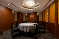 前菜からメインディッシュまでしっかり味わえるお得なコースです。旬の食材を使用した料理を心ゆくまで愉しみください。