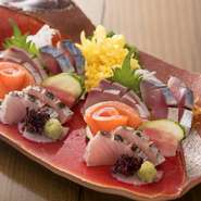 プロの厳しい目で、九州全土から選び抜かれた、その日一番おいしい魚を一皿に凝縮してお出ししています。