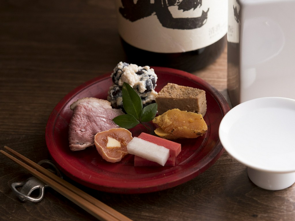 日本酒に合う美味いろいろ、くつろぎの時間が始まります