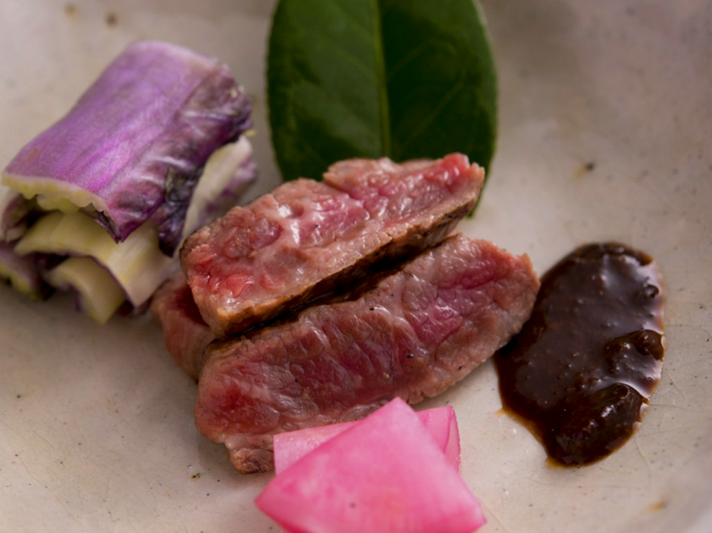 「熊本あか牛」など、主に九州産の赤身を厳選