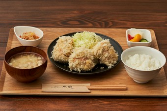 雪室熟成豚をつかった『シャ豚ブリアンかつ3個（180g）定食』