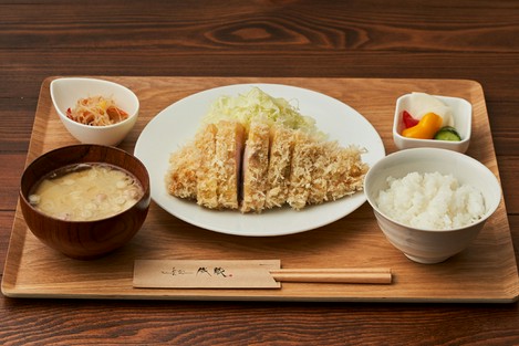 TOKYO Xをつかった『特ロースかつ（180g）定食』