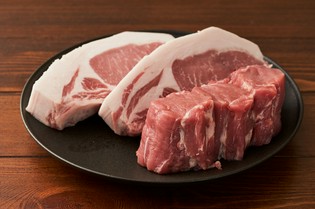 さまざまな種類を試した末に、選び抜いた豚肉を使用