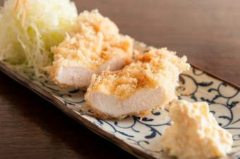 しっとりと柔らかな食感の『地鶏ササミフライ』（1ケ）
