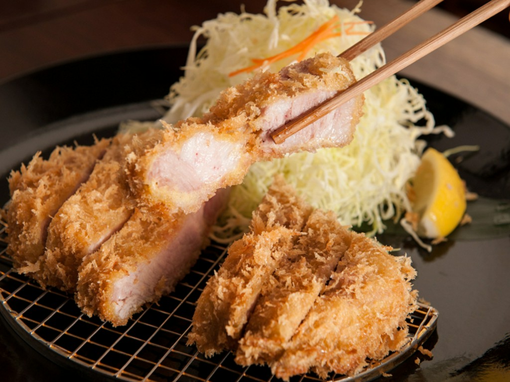 希少な南の島豚の美味しさを堪能できる『南の島豚特上ロースかつ』（数量限定）