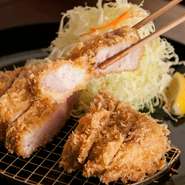 香りのある上品な脂、旨みが濃厚な赤身肉という、南の島豚の美味しさを最大限に引き出しました。まずは、塩で味わい、素材の味を楽しむのがおすすめ。＋400円でご飯と味噌汁、ポテトサラダ、お新香付きの定食に。