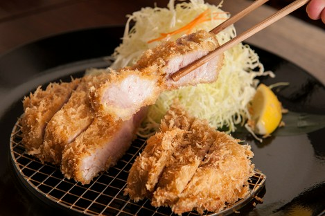 希少な南の島豚の美味しさを堪能できる『南の島豚特上ロースかつ』（数量限定）