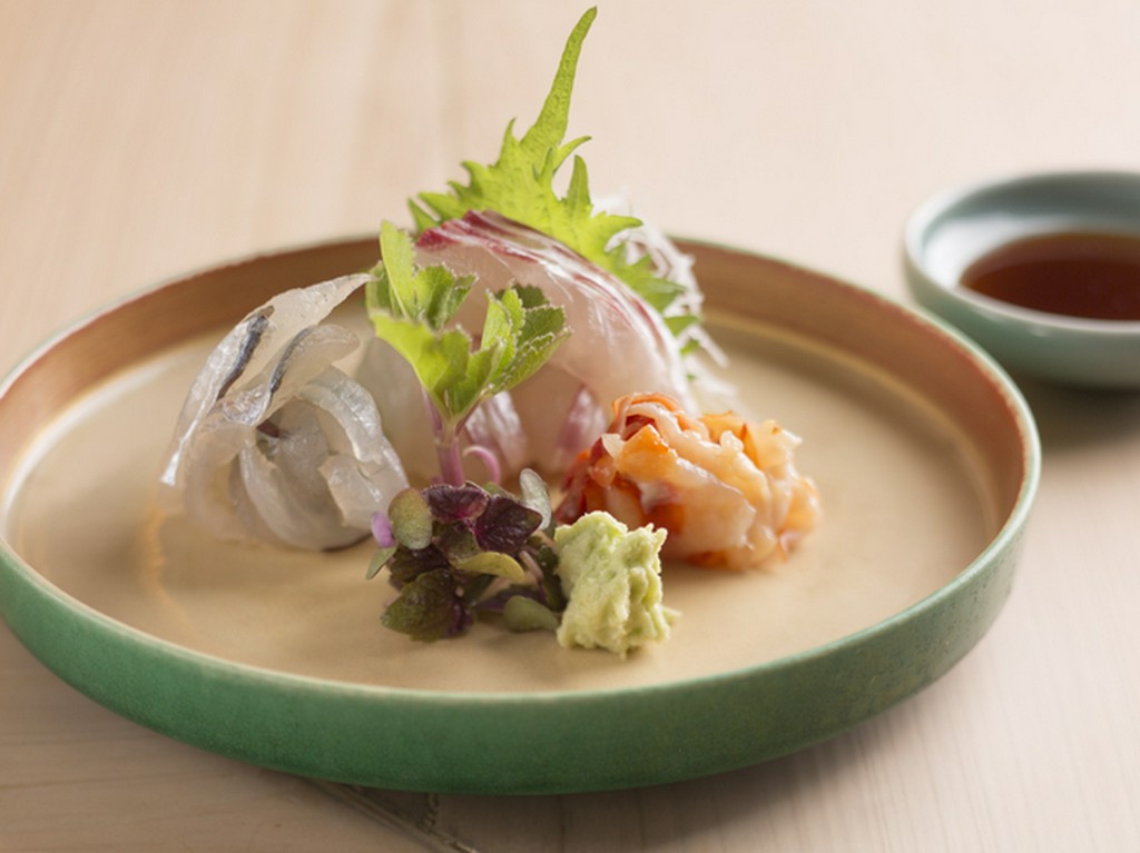 鮮度抜群の瀬戸内の魚介類を楽しめる『刺身盛り合わせ』