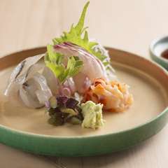 鮮度抜群の瀬戸内の魚介類を楽しめる『刺身盛り合わせ』