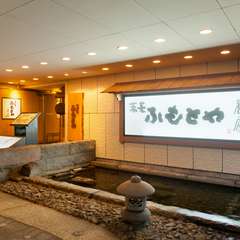 日本の建築の素晴らしさを感じさせる店構え