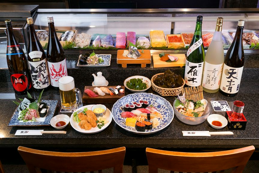 家族での会食や会社の飲み会に、お寿司を囲んで華やかな宴を
