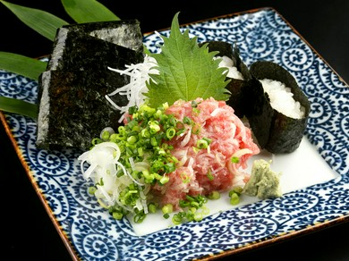 脂ののった鮪とシャキシャキねぎのバランスが絶妙『名物ねぎとろ刺 ネギと鮪の黄金比』