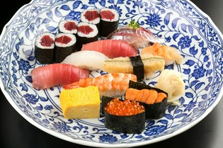 新鮮な魚介と酢めしのバランスが絶妙な『おこのみ寿司』