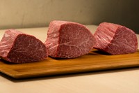 料理長自ら厳撰した和牛のヒレ肉食べ比べをご提供。
入荷数が限られている為
ご予約時にスタッフまでお問い合わせください。