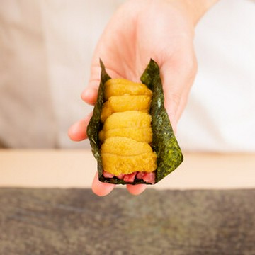 夏の［うしみつスペシャリテコース］新商品「うしみつローストビーフ　～特製ソース～」など