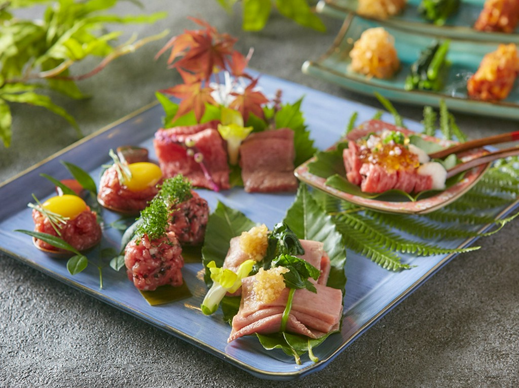 山形牛の刺身とユッケ盛り合わせ