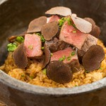 和牛のヒレ肉と香り高いトリュフをご飯に乗せ、ガーリックバター醤油で仕上げるヒレトリュフご飯をご用意しました。ジュワーっとガーリックのソースとトリュフの香りが広がります。究極系〆ご飯をご賞味ください。