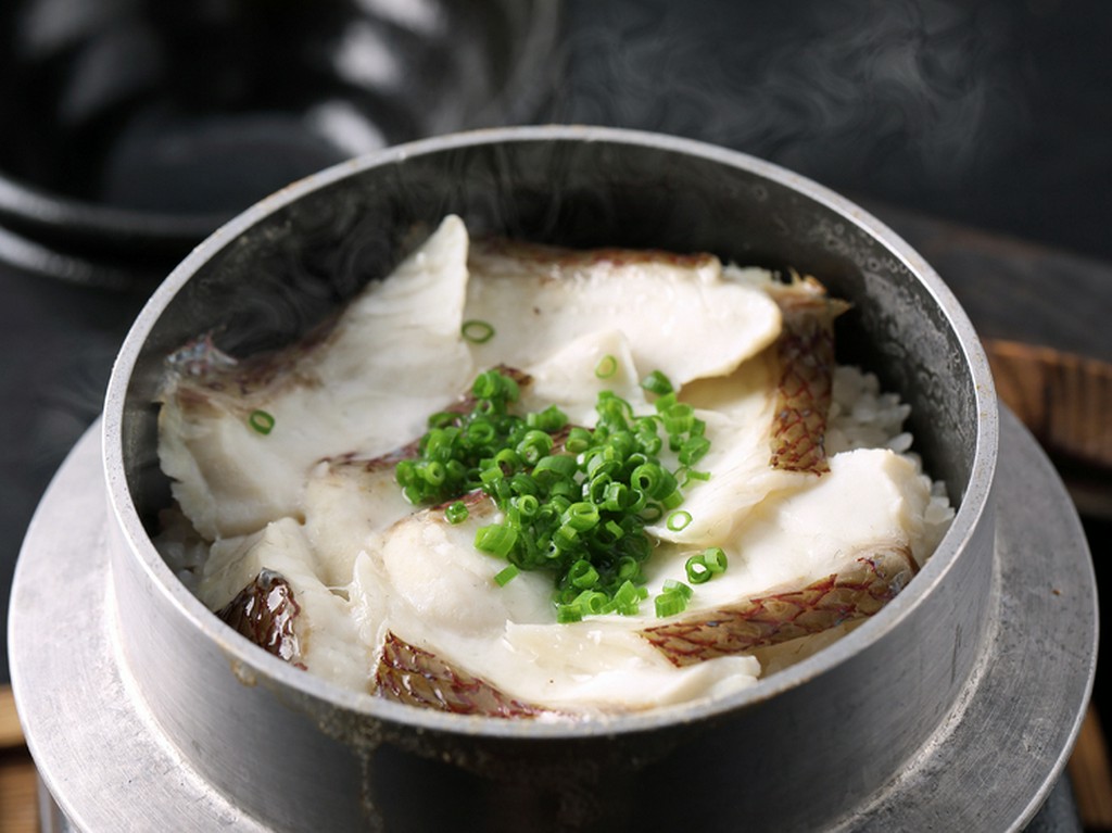 四季折々の旬で味わう『釜飯（真鯛）』
