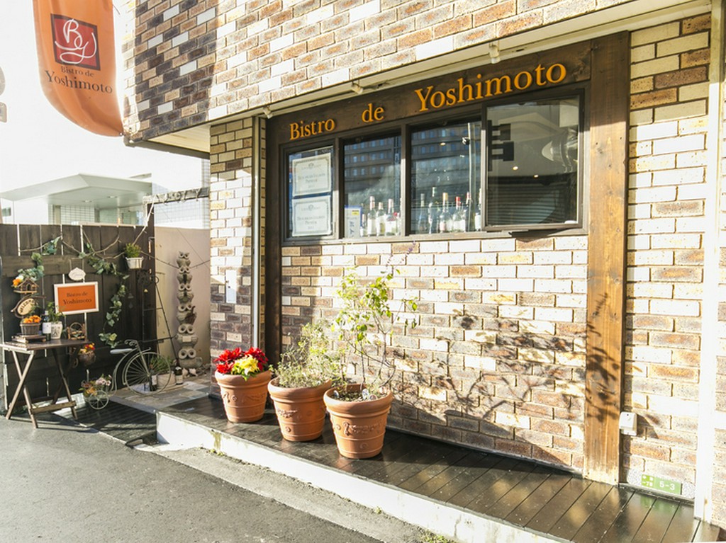 梅田から少し離れた静かな街“中津”に佇む、隠れ家ビストロ