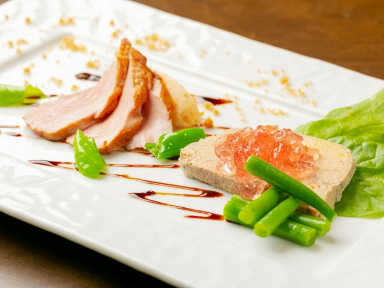 鴨胸肉のスモーク フォアグラテリーヌと供に