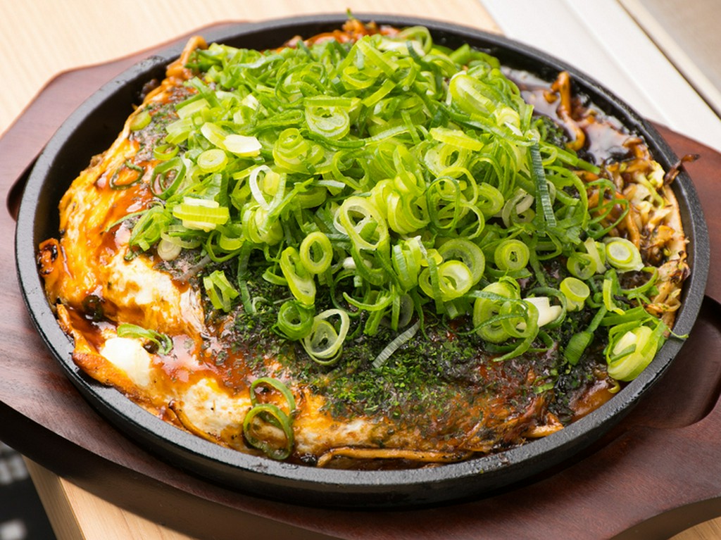 たっぷりのネギが爽やかに香る『ネギ・肉・玉子（そばorうどん）』