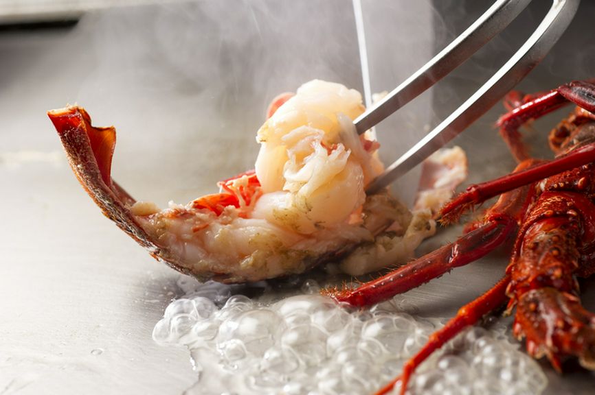 ライブ感とともにいただく『活 オマール海老』