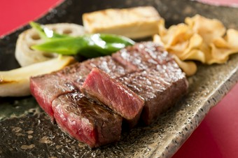 季節の食材を使用したおすすめコースです。