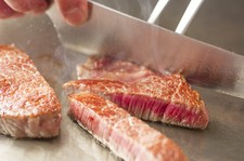 鉄板焼きの醍醐味！五感で味わう黒毛和牛を堪能！