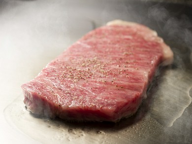 最上級の銘柄黒毛和牛をご堪能ください。