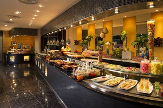 1階　オールデイダイニング「フリュティエ」