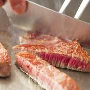 「黒毛和牛」は、各産地よりA-4とA-5ランクのお肉をご用意しておりますので。お好みをお申し付けください。お客さまの気分に合わせた提案もいたしますので、迷ってしまったときにはお気軽にお尋ねください。