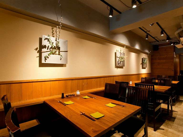 和の趣を感じさせる落ち着いた店内は、大人がくつろげる雰囲気