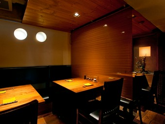 初めて訪れても気取らずにくつろげる、そんな大人の居酒屋です