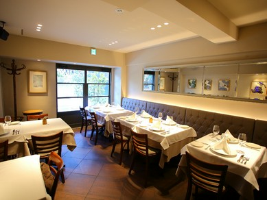 3つ星出身のシェフの料理と丁寧なサービスでくつろげる