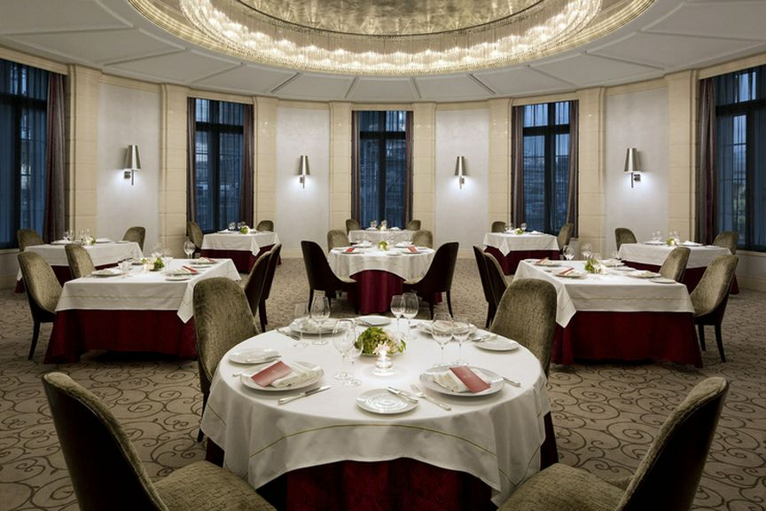 重要文化財・東京駅丸の内駅舎内にあるフレンチレストラン