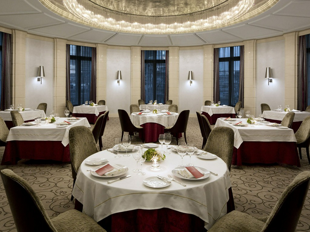 重要文化財・東京駅丸の内駅舎内にあるフレンチレストラン