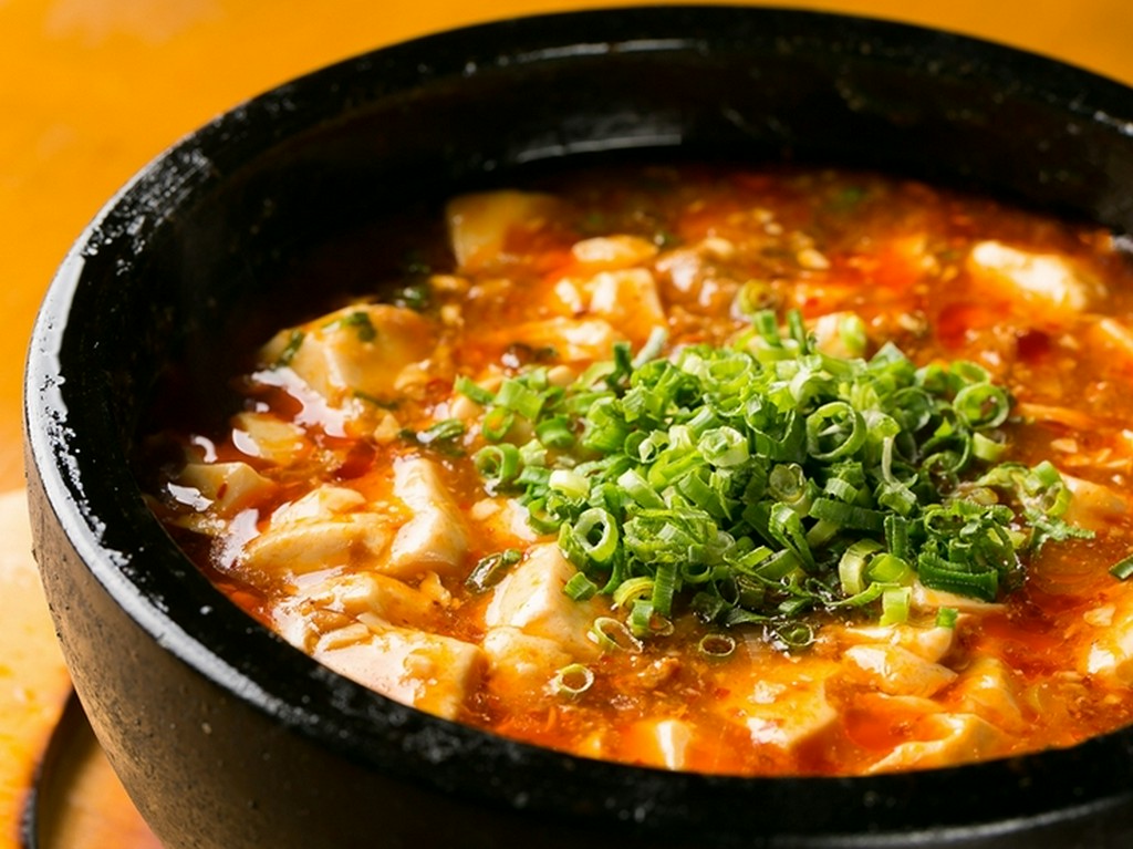 アツアツで具沢山の『四川風石焼麻婆豆腐』