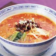 ゴマのまろやかさとピリ辛味がたまらない濃厚なラーメンです。