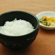 　ごはん＋漬物　（ごはん大盛り無料！）
お好みのお料理にプラスして、自分だけのセットメニューに。