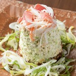 周りのオフィスビルに負けない！美味しさではすぴか！
大人気のタワーサラダです。しっかり崩して中の半熟卵と混ぜてどうぞ。