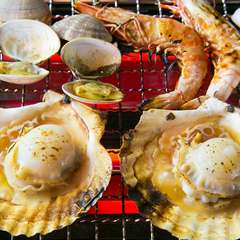 身がプリプリでジューシー! 炉端焼き『海鮮盛り合わせ』