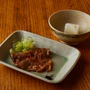 コースの〆に、ご飯を巻いて。『うす焼とごはん』